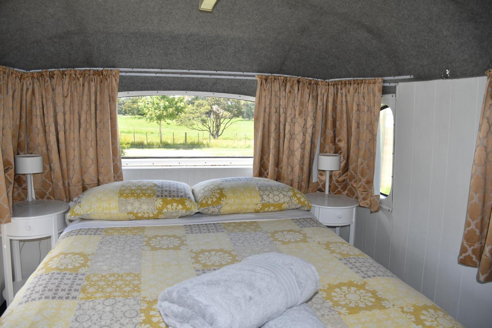 Puketona Evi The School Bus At Oromahoe Downs Farm מראה חיצוני תמונה