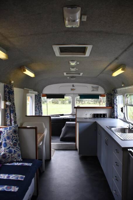 Puketona Evi The School Bus At Oromahoe Downs Farm מראה חיצוני תמונה