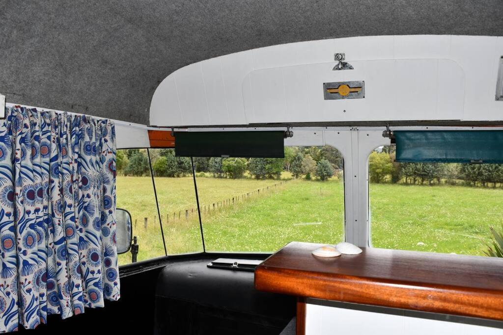 Puketona Evi The School Bus At Oromahoe Downs Farm מראה חיצוני תמונה