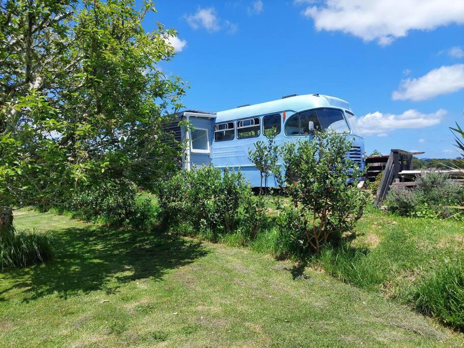 Puketona Evi The School Bus At Oromahoe Downs Farm מראה חיצוני תמונה
